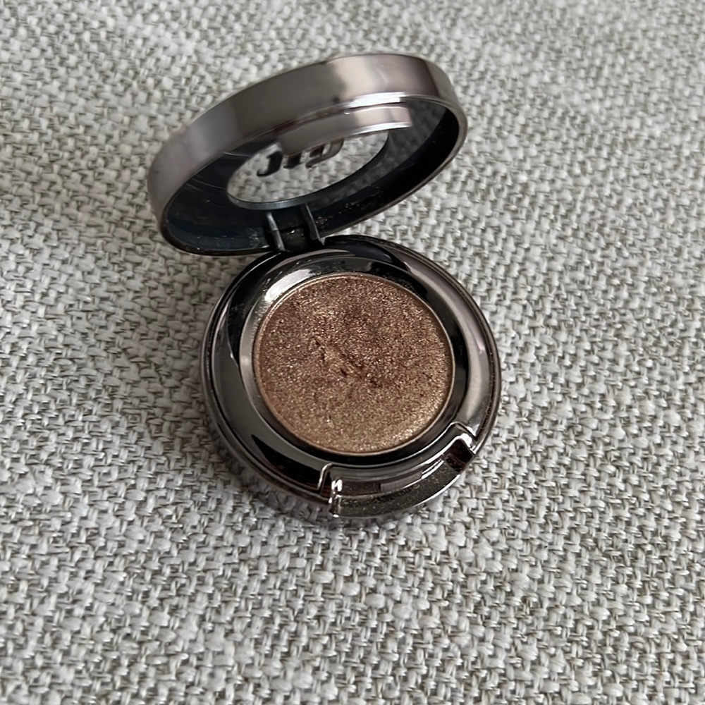 Urban Decay Eyeshadow - color Half Baked